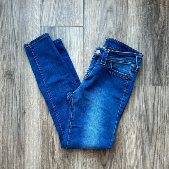 True Religion Halle Mid Rise Super Skinny Jeans | 28 - Picture 5 of 8